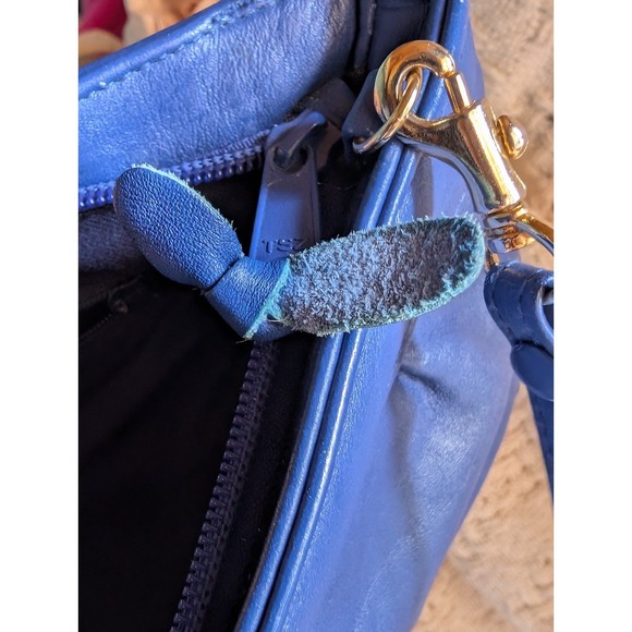 Vintage Blue leather crossbody purse - Picture 6 of 12